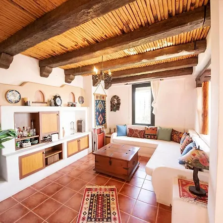 Charming With Shared Pool, Balcony, Terrace And Backyard In Bodrum * Karabağ