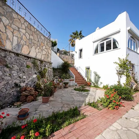 Charming With Shared Pool, Balcony, Terrace And Backyard In Bodrum Karabag