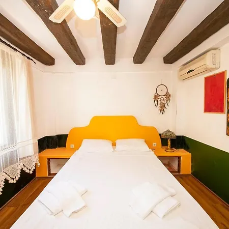 Charming With Shared Pool, Balcony, Terrace And Backyard In Bodrum Feriehus Karabag